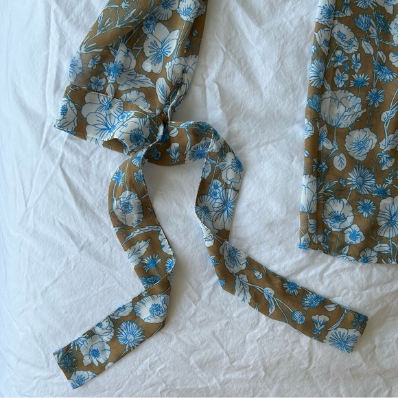 Floral Blue & Khaki Button Down Blouse w/ Bow on Sleeves Contemporaine (Simons) - Picture 3 of 5